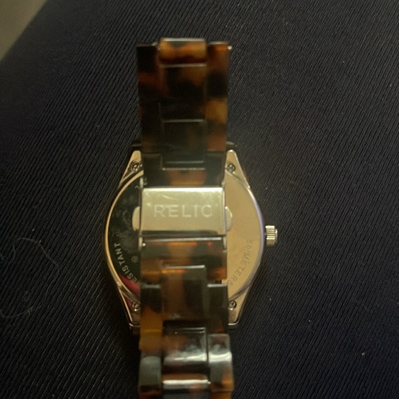 Women's Relic watch. Brown tortoise shell hard plastic band - Picture 2 of 4